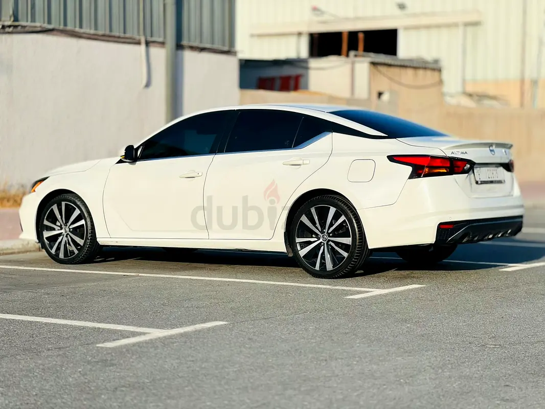 2023 Nissan Altima for Rent in Sheikh Zayed Road photo 5