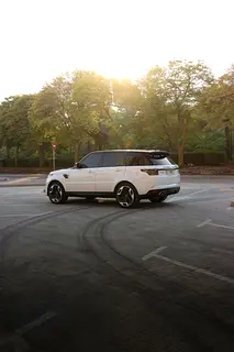 2021 Land Rover Range Rover Sport for Rent in Business Bay (White) photo 6