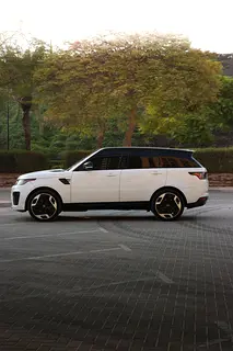 2021 Land Rover Range Rover Sport for Rent in Business Bay (White) photo 9