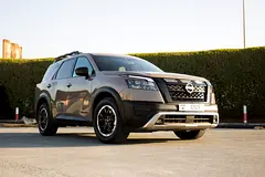 Rent 2024 Nissan Pathfinder in Al Quoz 4 photo 7