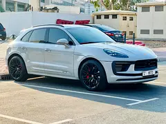 2023 Porsche Macan for Rent in Sheikh Zayed Road photo 2