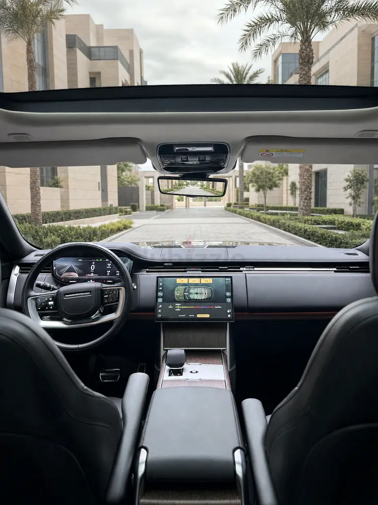 2024 Land Rover Range Rover for Rent in Al Barsha 1 photo 5