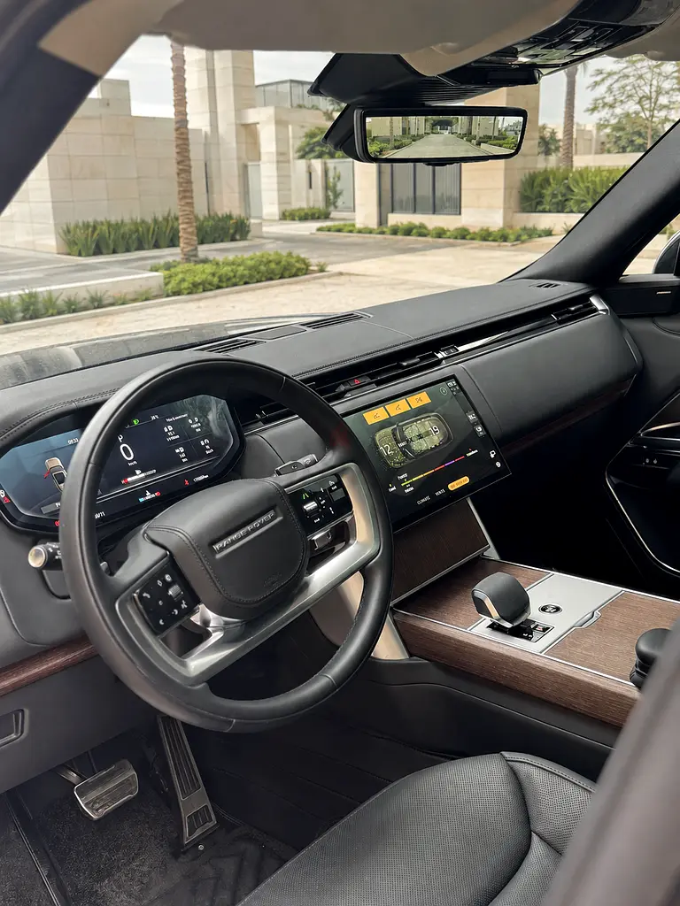 2024 Land Rover Range Rover for Rent in Al Barsha 1 photo 6