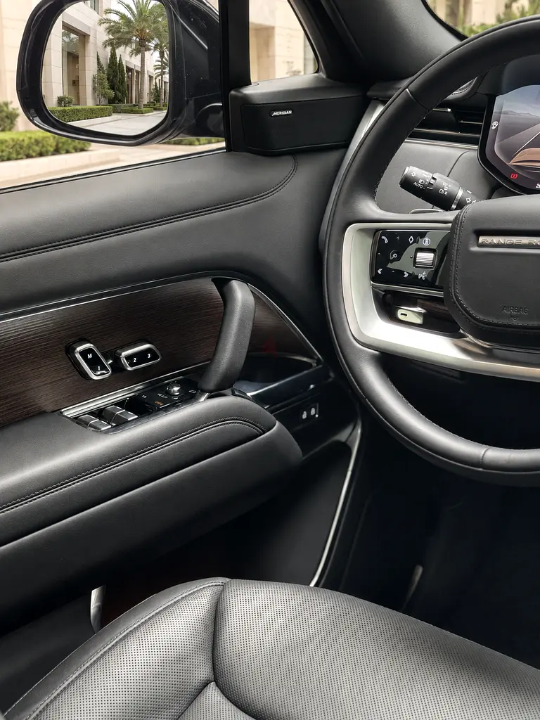 2024 Land Rover Range Rover for Rent in Al Barsha 1 photo 7