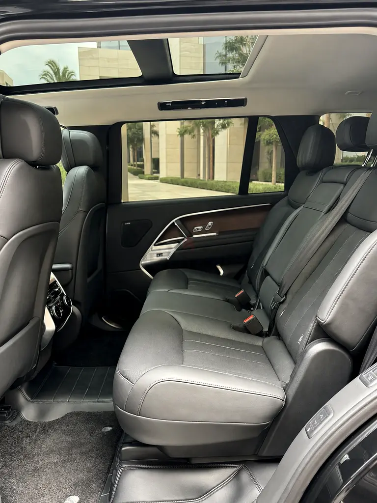 2024 Land Rover Range Rover for Rent in Al Barsha 1 photo 8