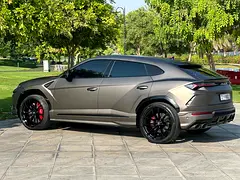 2022 Lamborghini Urus for Rent in Palm Jumeirah (Black) photo 3