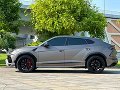 2022 Lamborghini Urus for Rent in Palm Jumeirah (Black) photo 6