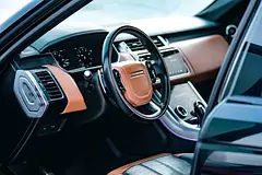 Hire 2022 Land Rover Range Rover Sport in Al Quoz 4 — Flexible Rental in Al Quoz 4 photo 7