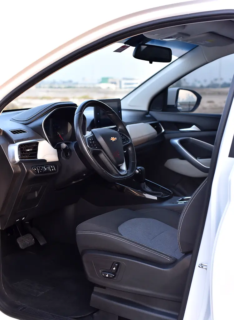 2023 Chevrolet Captiva for Rent in Al Garhoud photo 6