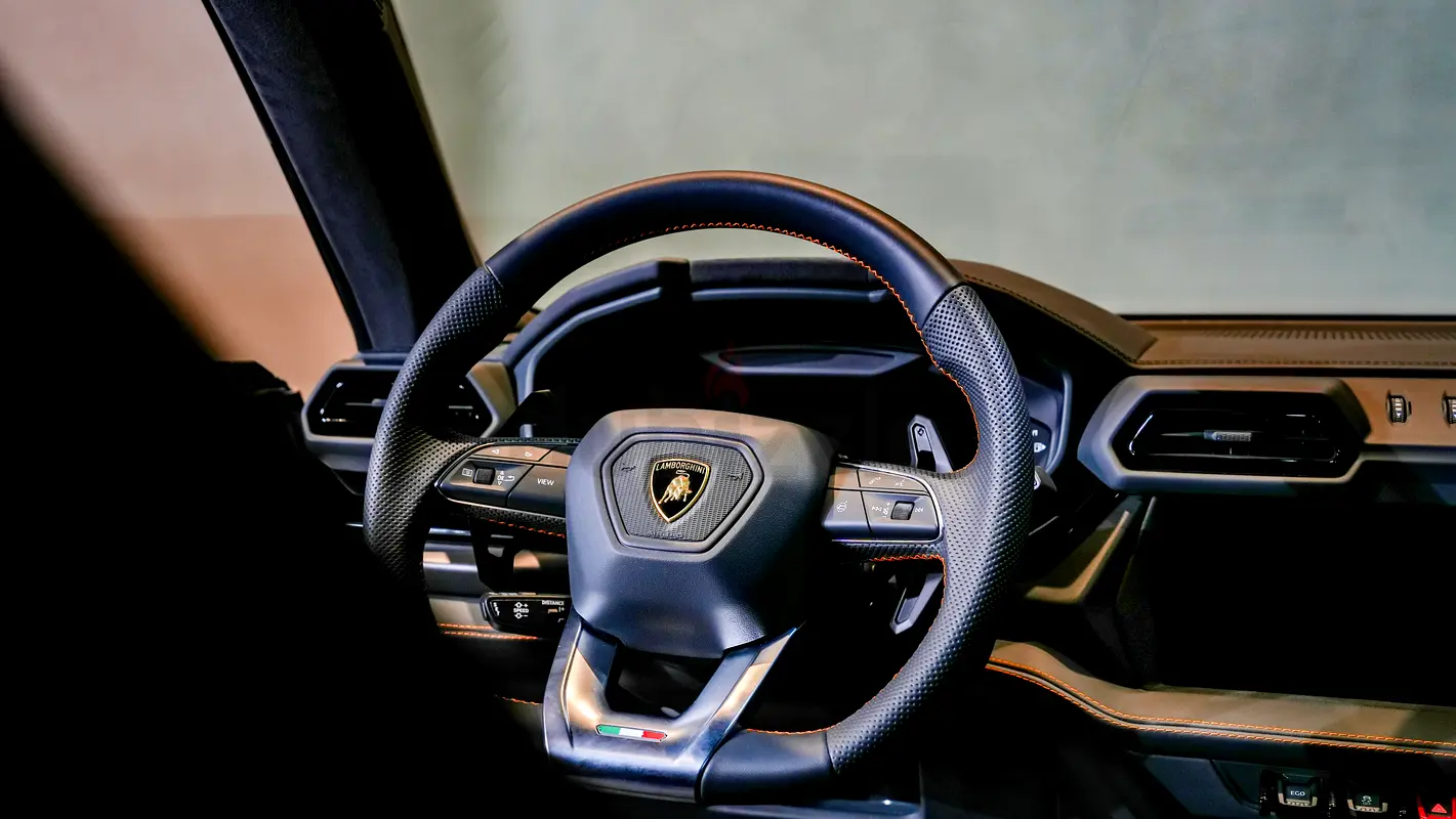 2025 Lamborghini Urus for Rent in Al Quoz Industrial Area 3 photo 4