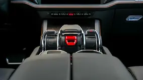 2025 Lamborghini Urus for Rent in Al Quoz Industrial Area 3 photo 5