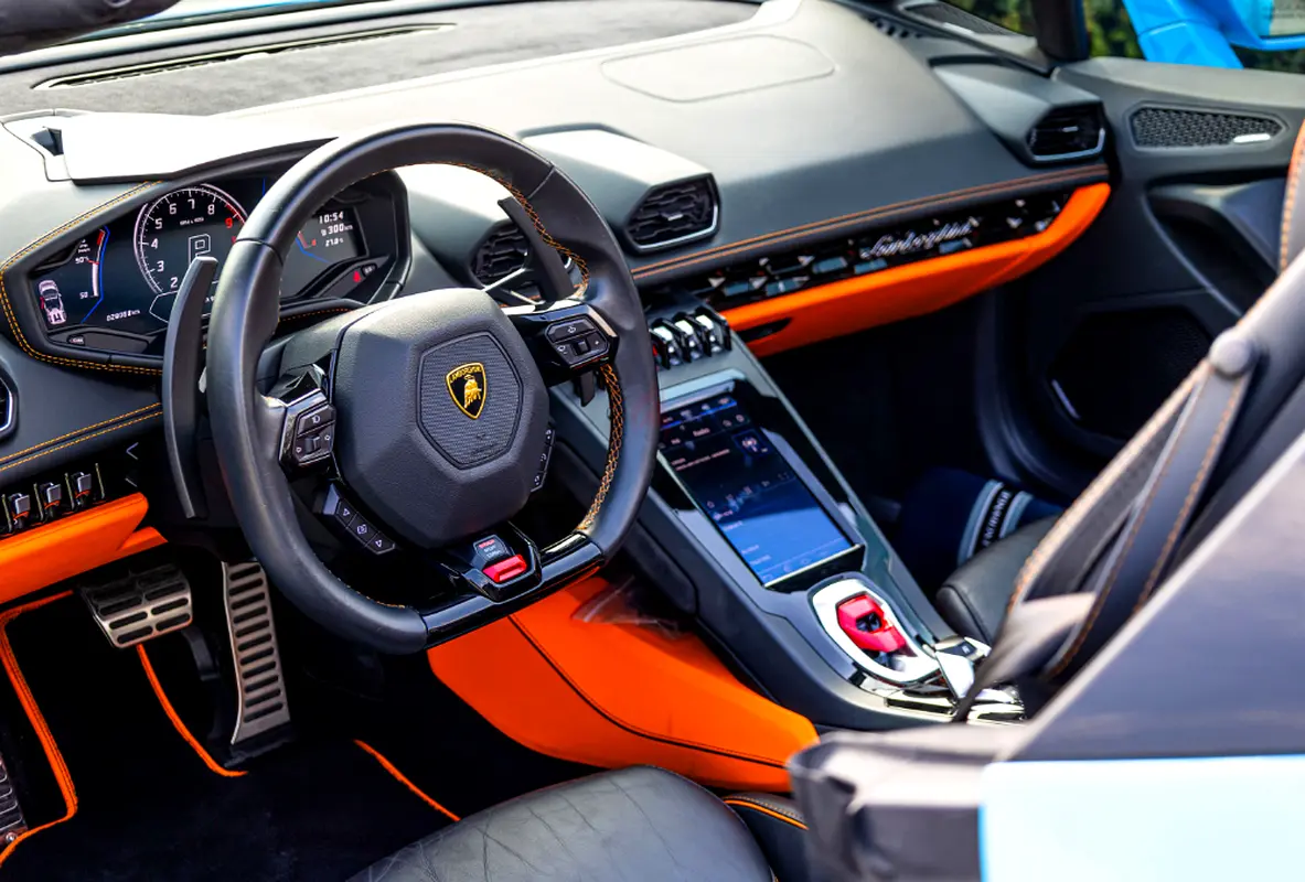 2024 Lamborghini Huracan for Rent in Al Quoz 1 photo 6