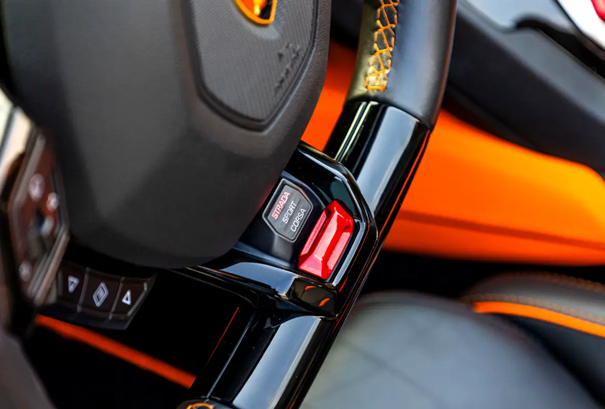 2024 Lamborghini Huracan for Rent in Al Quoz 1 photo 7
