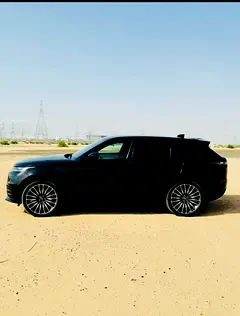 2021 Land Rover Range Rover Velar for Rent in Oud Metha (Black) photo 3