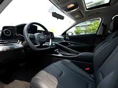 2025 Hyundai Elantra for Rent in Business Bay — No-Deposit Options Available photo 9