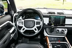 2022 Land Rover Defender for Rent in Business Bay photo 5