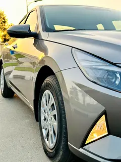 2022 Hyundai Elantra for Rent in Nad Al Sheba 3 photo 3