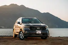 Hire 2023 Kia Sorento in Nad Al Sheba 3 photo 2