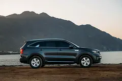 Hire 2023 Kia Sorento in Nad Al Sheba 3 photo 4
