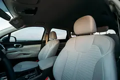 Hire 2023 Kia Sorento in Nad Al Sheba 3 photo 8