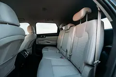 Hire 2023 Kia Sorento in Nad Al Sheba 3 photo 9