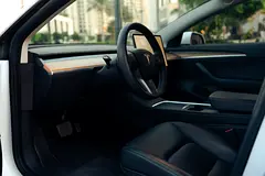 2021 Tesla Model 3 for Rent in Nad Al Sheba 3 photo 6