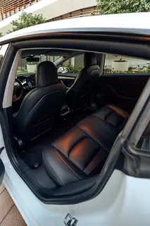 2021 Tesla Model 3 for Rent in Nad Al Sheba 3 photo 7