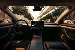 2021 Tesla Model 3 for Rent in Nad Al Sheba 3 photo 8