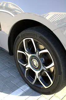 Rent a 2023 Rolls-Royce Cullinan in Al Garhoud | Verified Drivaza Partner photo 6