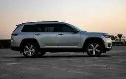 Hire 2023 Jeep Grand Cherokee in Al Quoz 4 | Verified Drivaza Partner photo 4