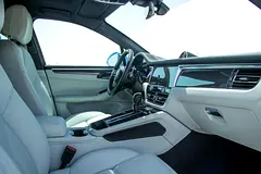 2023 Porsche Macan for Rent in Palm Jumeirah photo 8