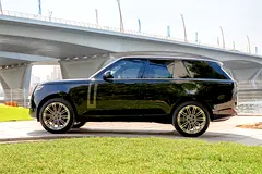 Hire 2024 Land Rover Range Rover in Al Jaddaf | Insured Self-Drive Rental photo 5