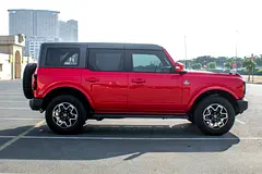Hire 2022 Ford Bronco in Al Jaddaf — Book by WhatsApp Today photo 3