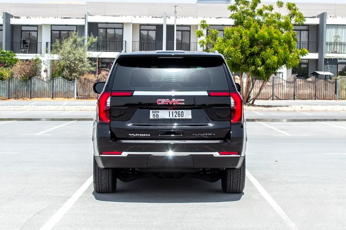 2025 GMC Yukon for Rent in Motor City photo 5