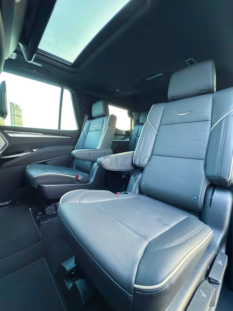 Black edition - escalade 7 seaters photo 7