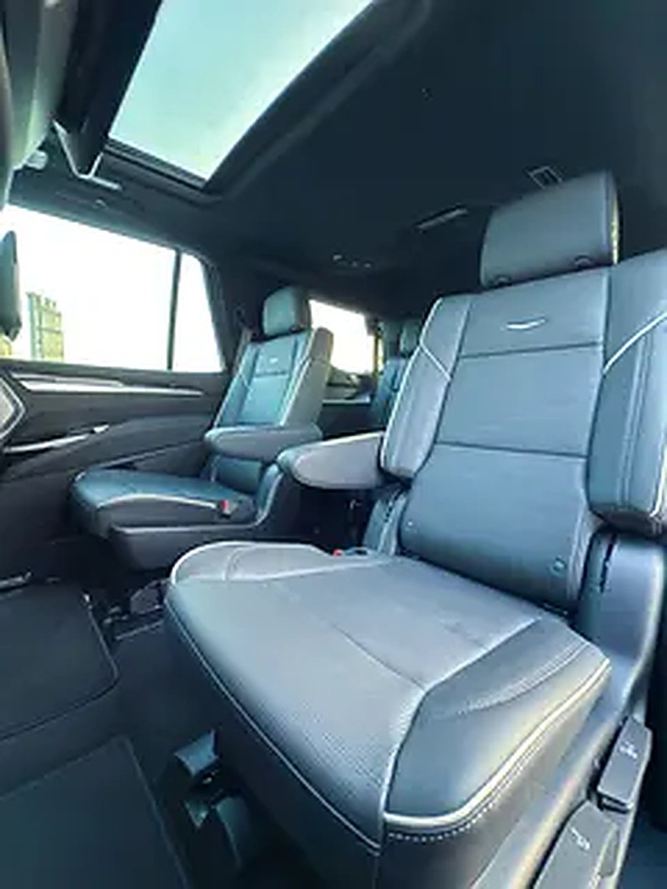 Black edition - escalade 7 seaters photo 7