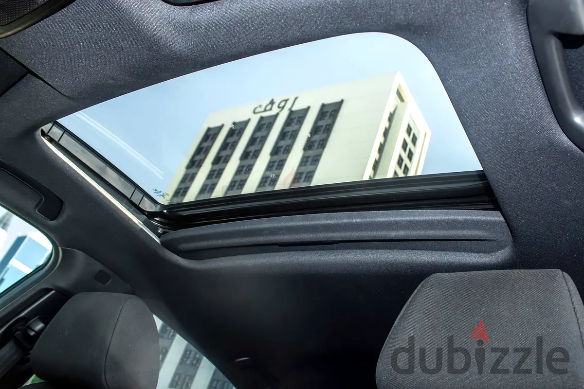 2025 Honda Civic for Rent in City Walk photo 8