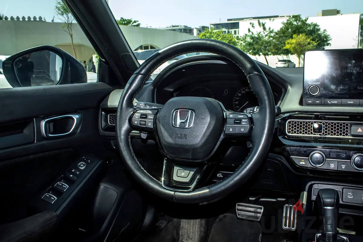 2025 Honda Civic for Rent in City Walk photo 9